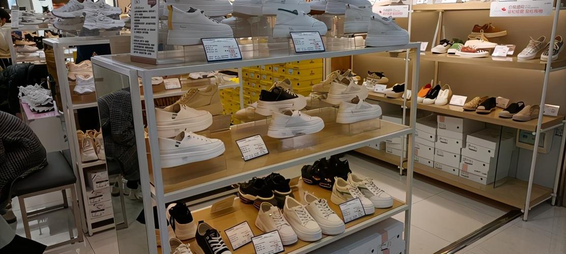 河南商报记者了解到,此番亮价签的服饰鞋帽产品,许多产品来自于广东